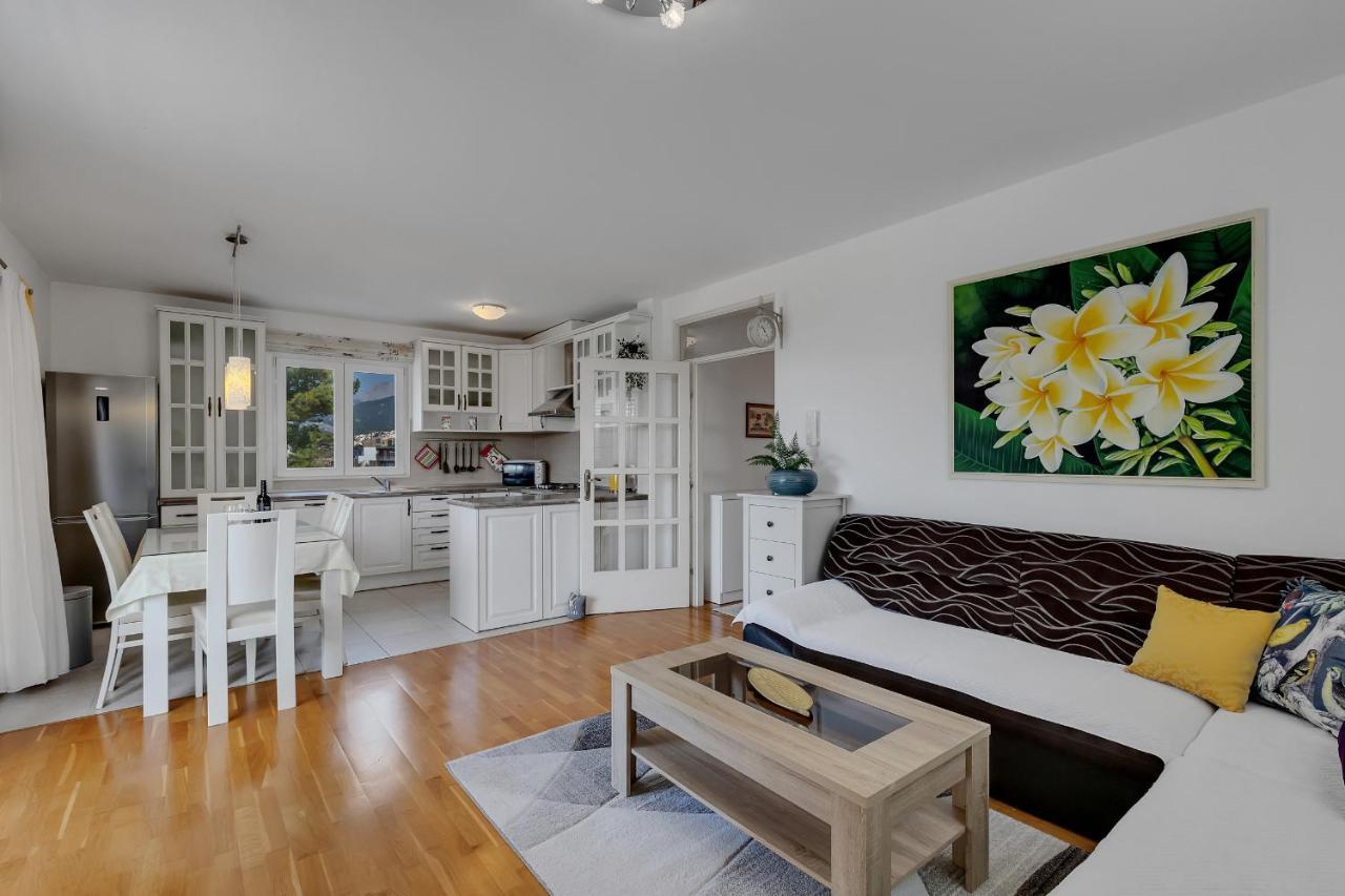 Apartment Pine Fine With Free Parking Makarska Extérieur photo