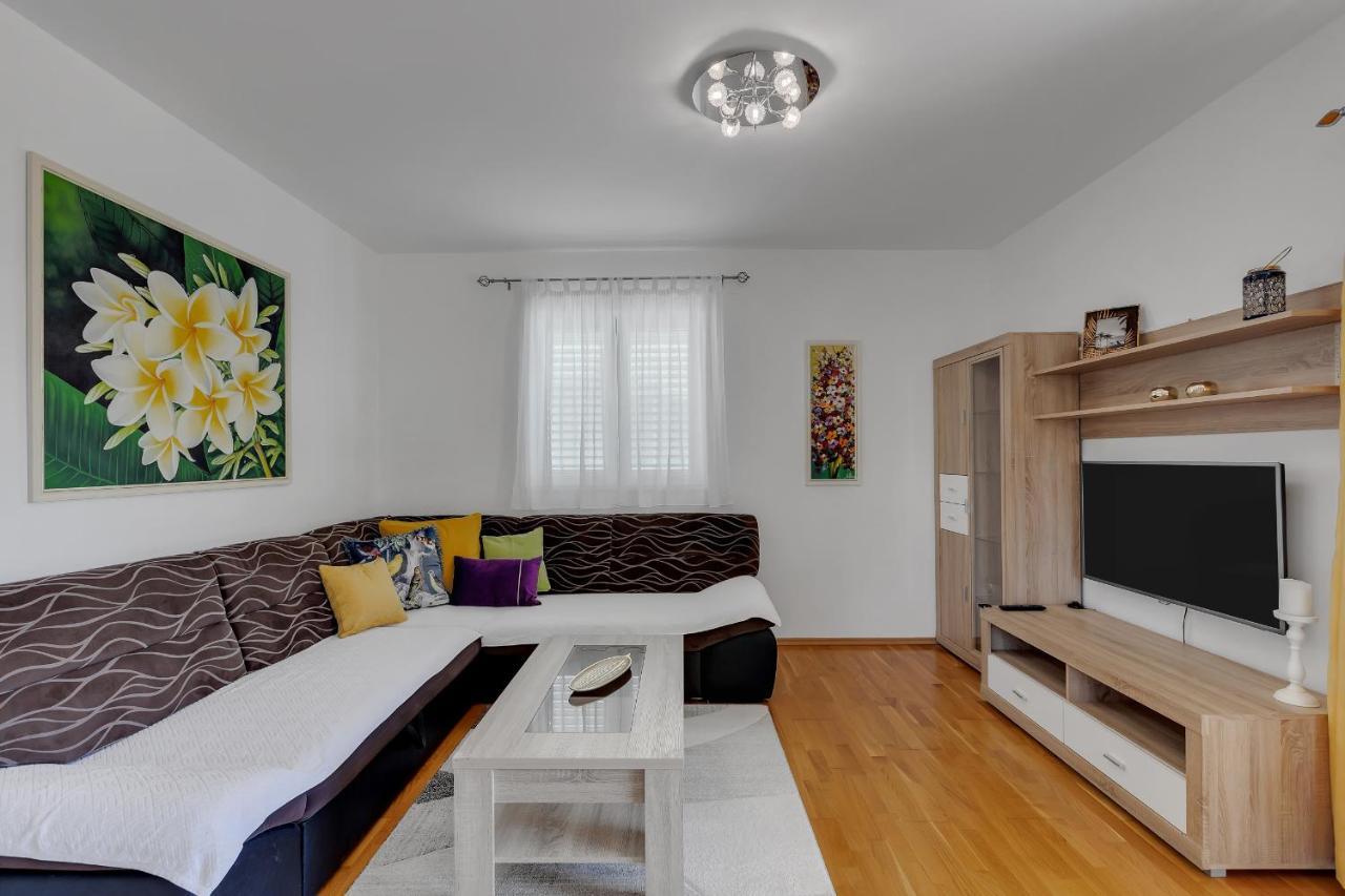 Apartment Pine Fine With Free Parking Makarska Extérieur photo